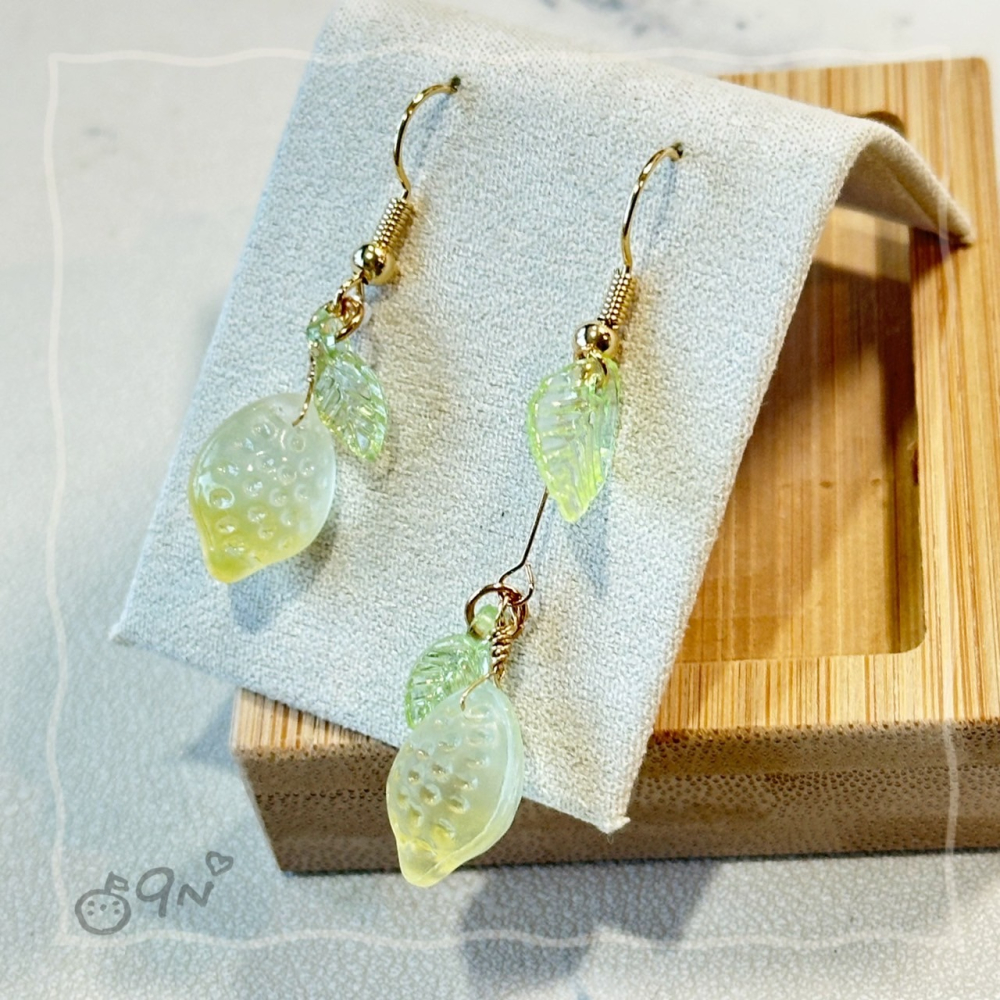 《9n手作》酸酸檸檬透明不對稱串珠耳環-細節圖2