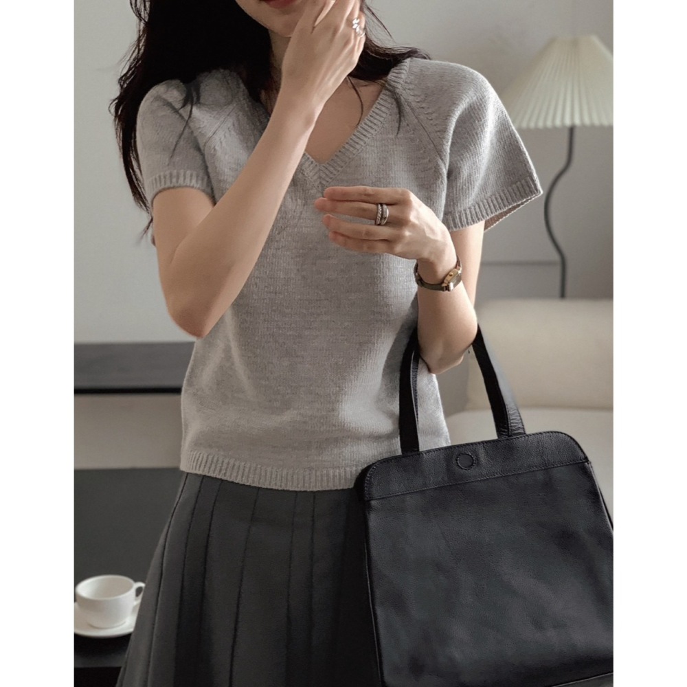 🍂 正韓製-3kg柔軟修身短袖上衣 knit （ slowand 自訂款 ） 針織 毛衣 換季 V領尺寸：Free,平-細節圖7