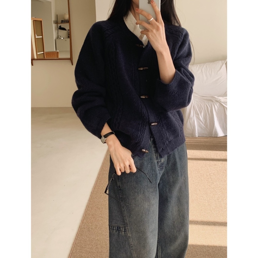 無羊毛 不刺膚🌙 細緻獨特牛角扣針織外套 cardigan 2色 모이아 잔잔유니크 토글가디건-細節圖2