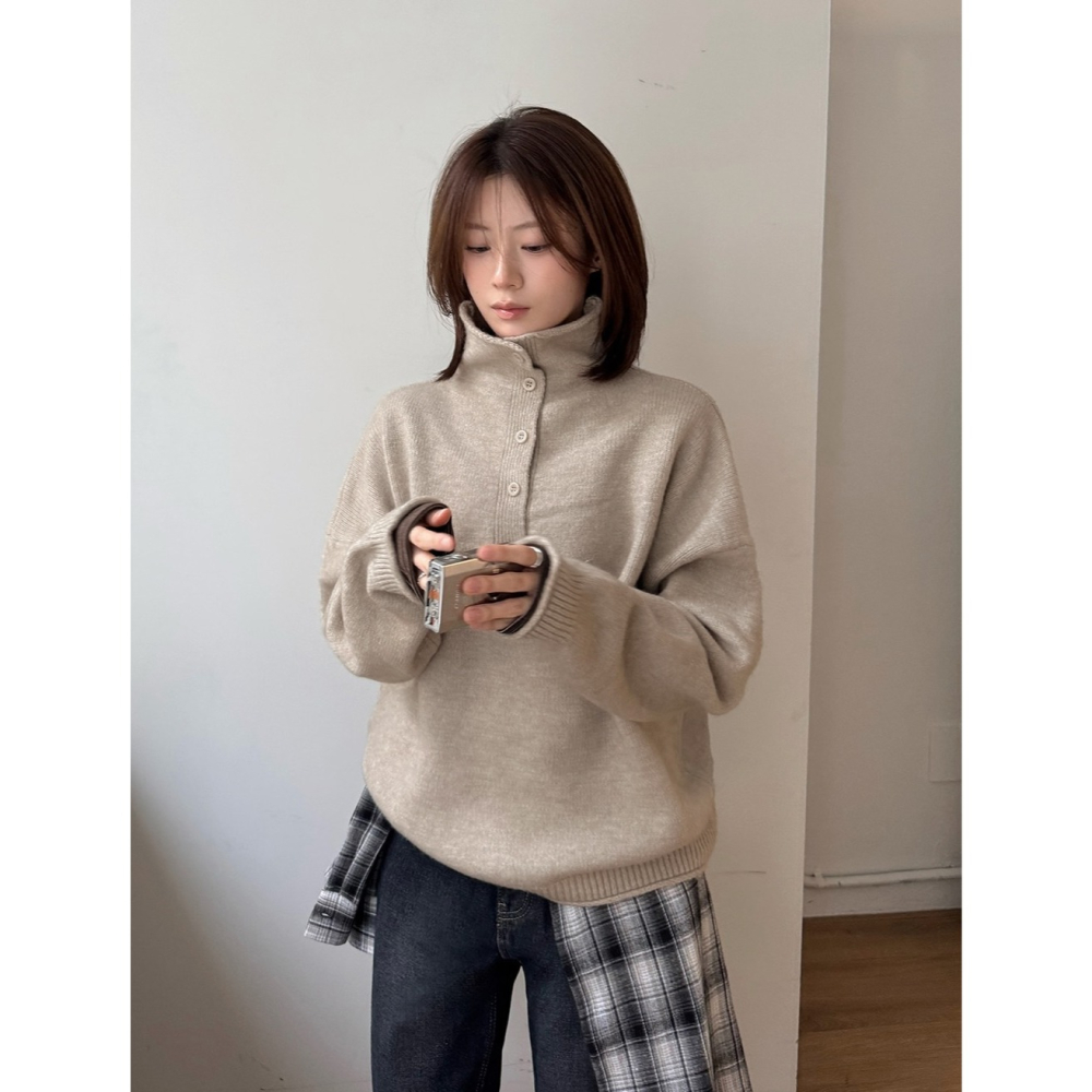 鈕扣設計高領半開襟針織上衣 knit 3色 / 버튼포인트 하이넥 반오픈니트-細節圖7