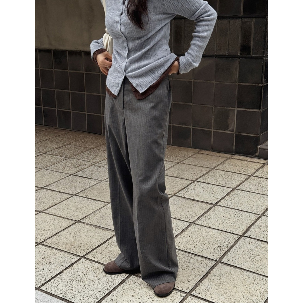 正韓製修身遮肉細條紋後鬆緊西裝褲 slowand 핀스트라이프 커버핏 반밴딩 슬랙스-細節圖4