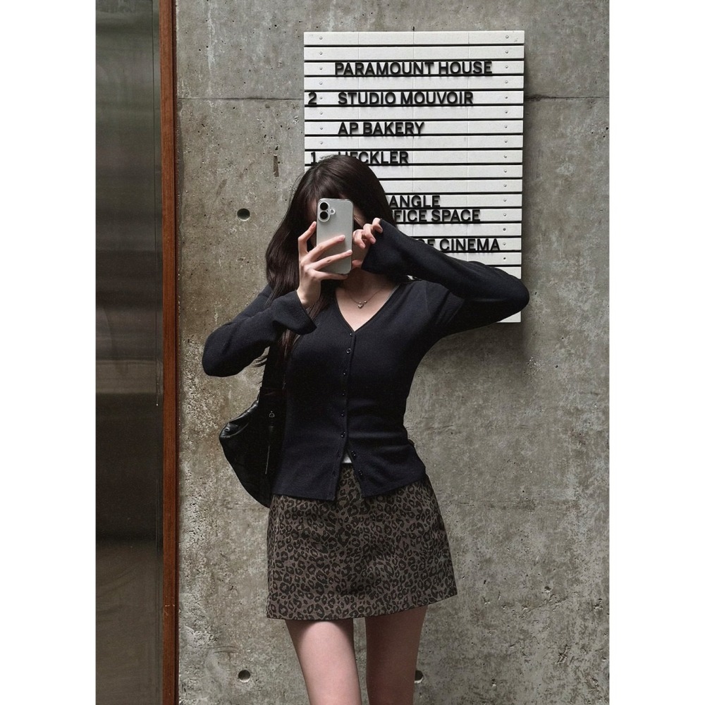纖瘦感薄款百搭針織外套 cardigan 5色 / slowand 여리핏 롤링브이 슬림가디건-細節圖11
