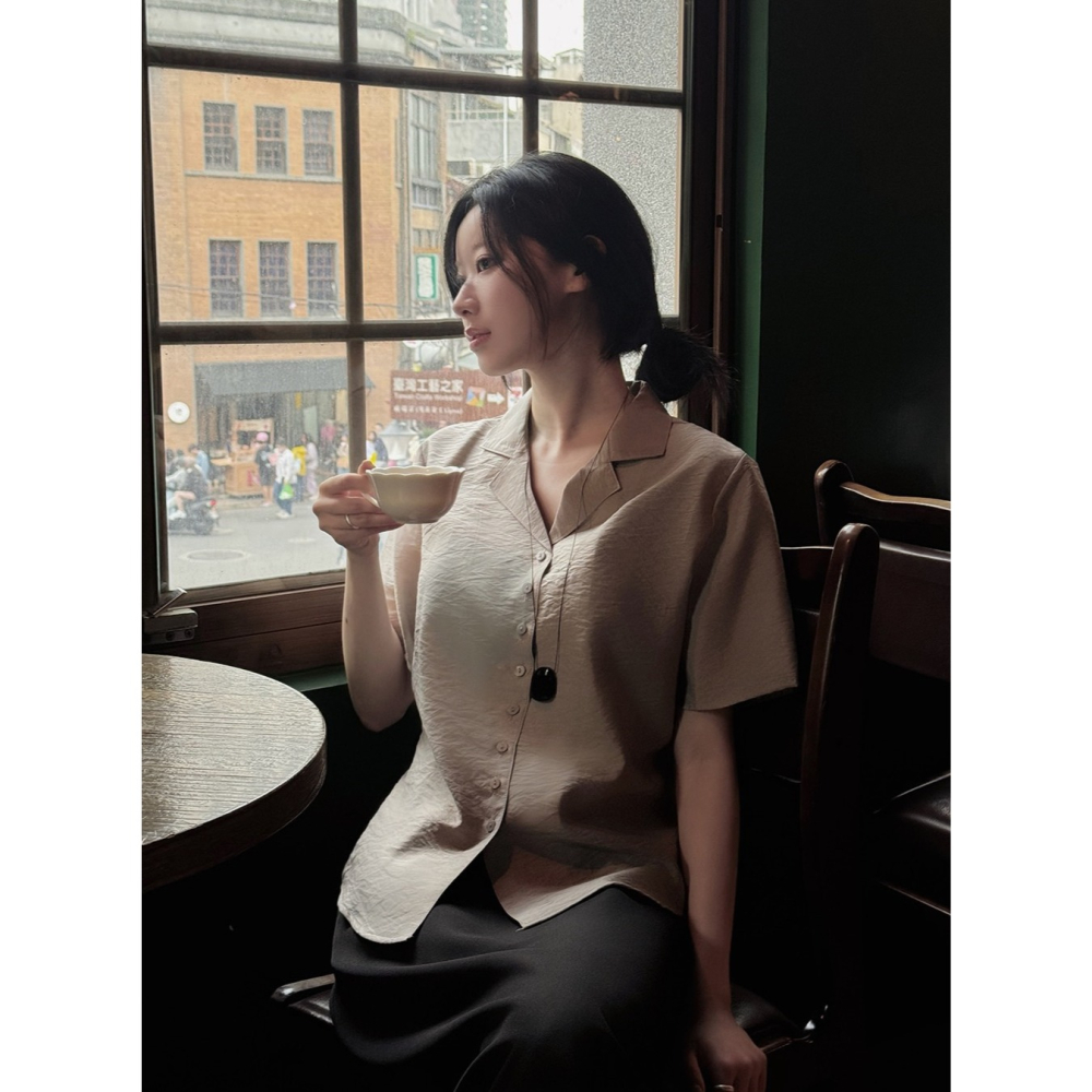 透膚光澤感綁帶襯衫 blouse 3色 / slowand 自訂款 쉬머 라인핏 스트랩 블라우스-細節圖2