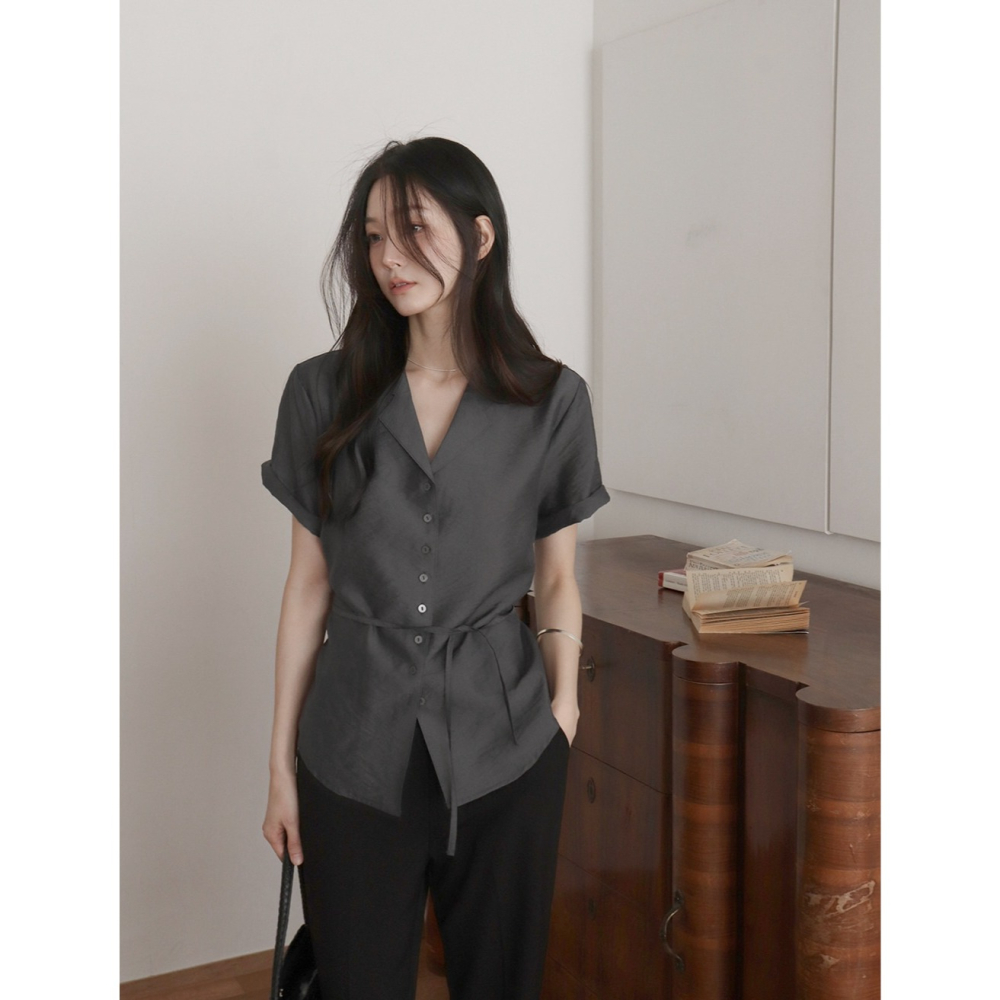 透膚光澤感綁帶襯衫 blouse 3色 / slowand 自訂款 쉬머 라인핏 스트랩 블라우스-細節圖9