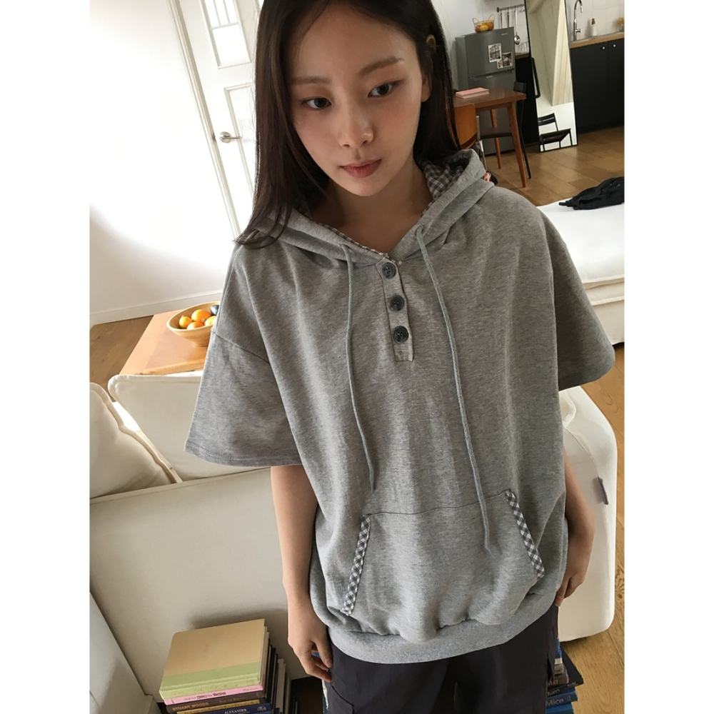 正韓製格紋滾邊短袖連帽上衣 hood 3色 / ba-on 하칸지 체크 배색 버튼 후드 반팔 티-細節圖4