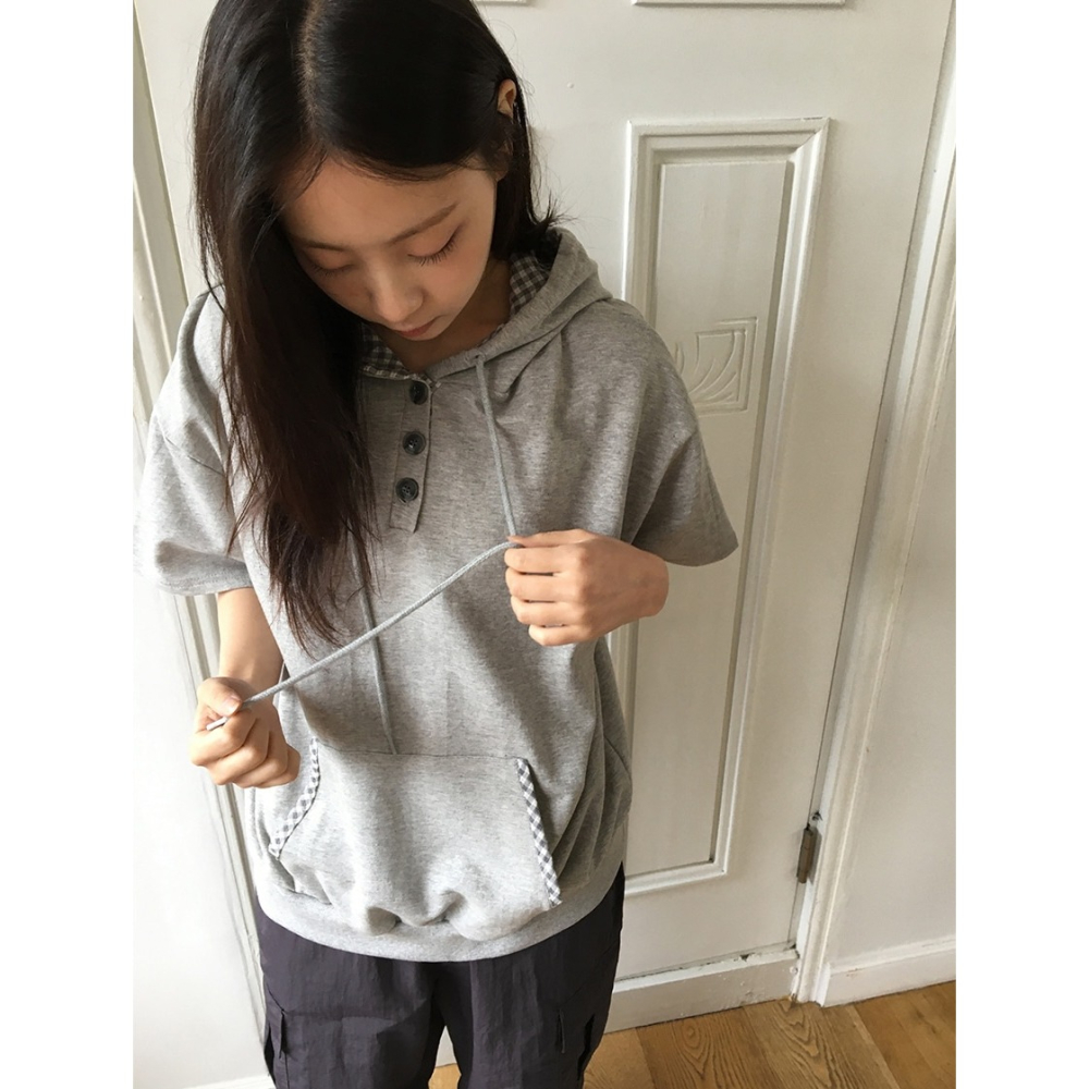 正韓製格紋滾邊短袖連帽上衣 hood 3色 / ba-on 하칸지 체크 배색 버튼 후드 반팔 티-細節圖6