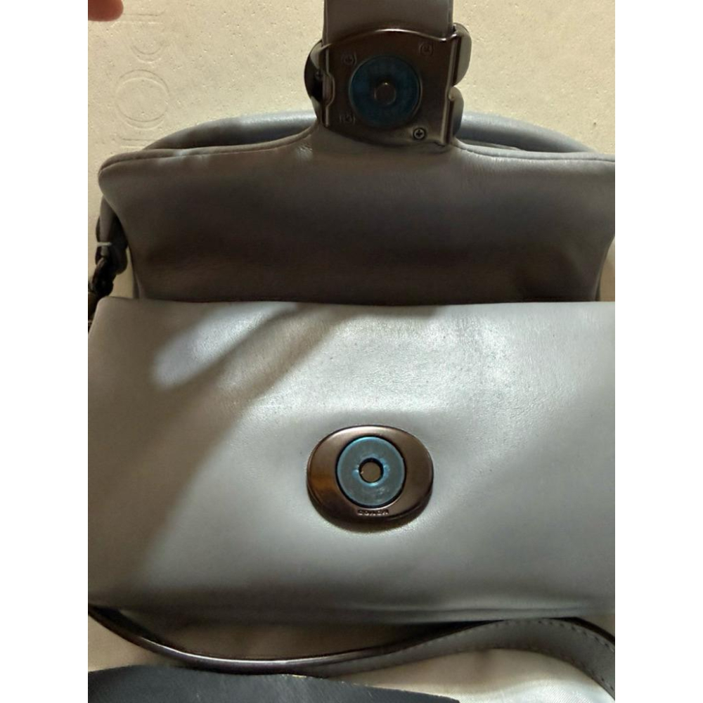 [二手有購證］Coach Pillow Tabby大象灰枕頭包 雲朵包-細節圖4