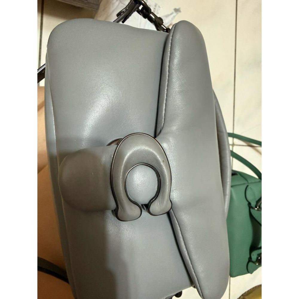 [二手有購證］Coach Pillow Tabby大象灰枕頭包 雲朵包-細節圖5