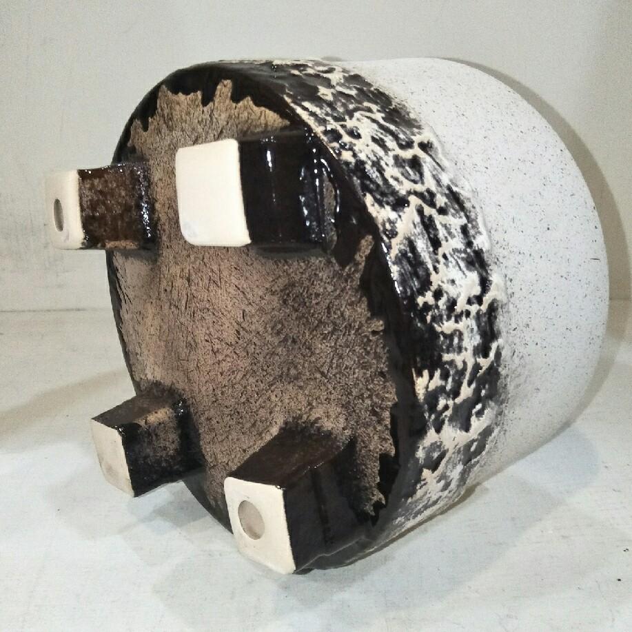 【娟兒藝品】黑、白圓柱造型陶瓷花器✔物品槽✔展示✔藝術品-細節圖3