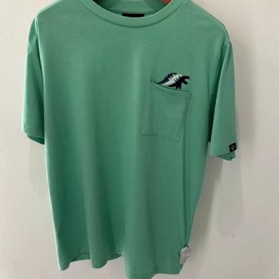 新品 日本 ag.b 小b 日本b 經典 恐龍 刺繡 口袋  男款 黑色/白色/綠色 T恤 純棉 短袖-細節圖4