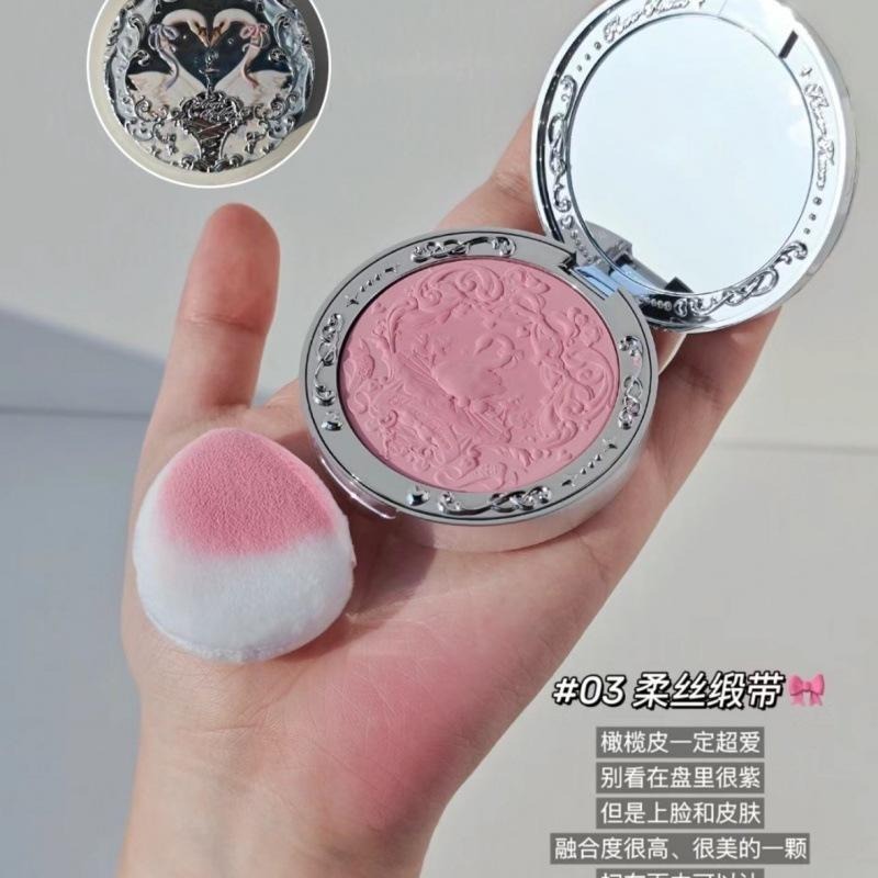 【現貨當日寄出】na的美妝 🥰花知曉腮紅 天鵝芭蕾腮紅 絨霧腮紅 雪霜珍珠 膨脹啞光 自然定妝-細節圖8