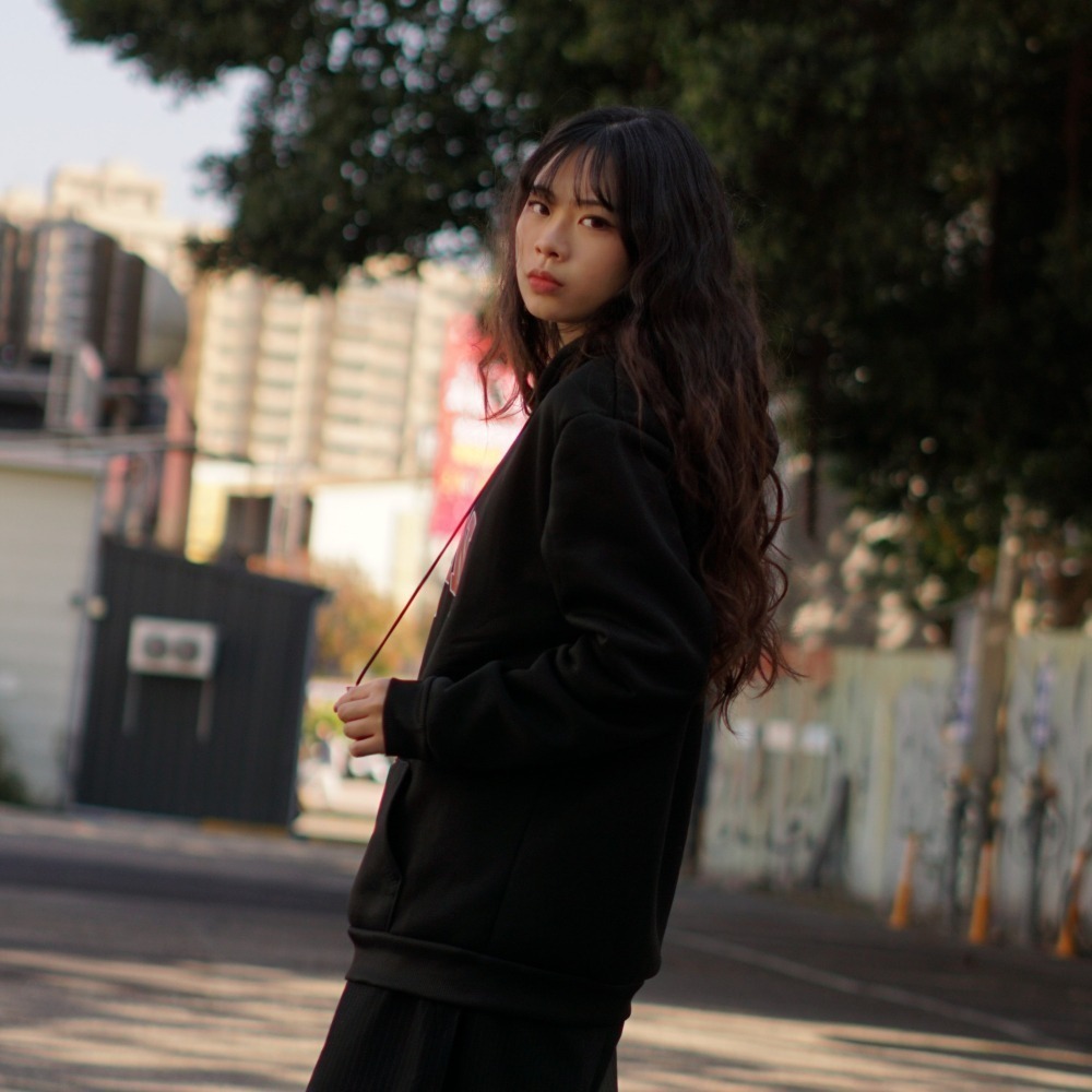 BOSTON 美式字母印花帽T 寬鬆長袖上衣 男女均可 百搭設計 秋冬休閒穿搭-細節圖3