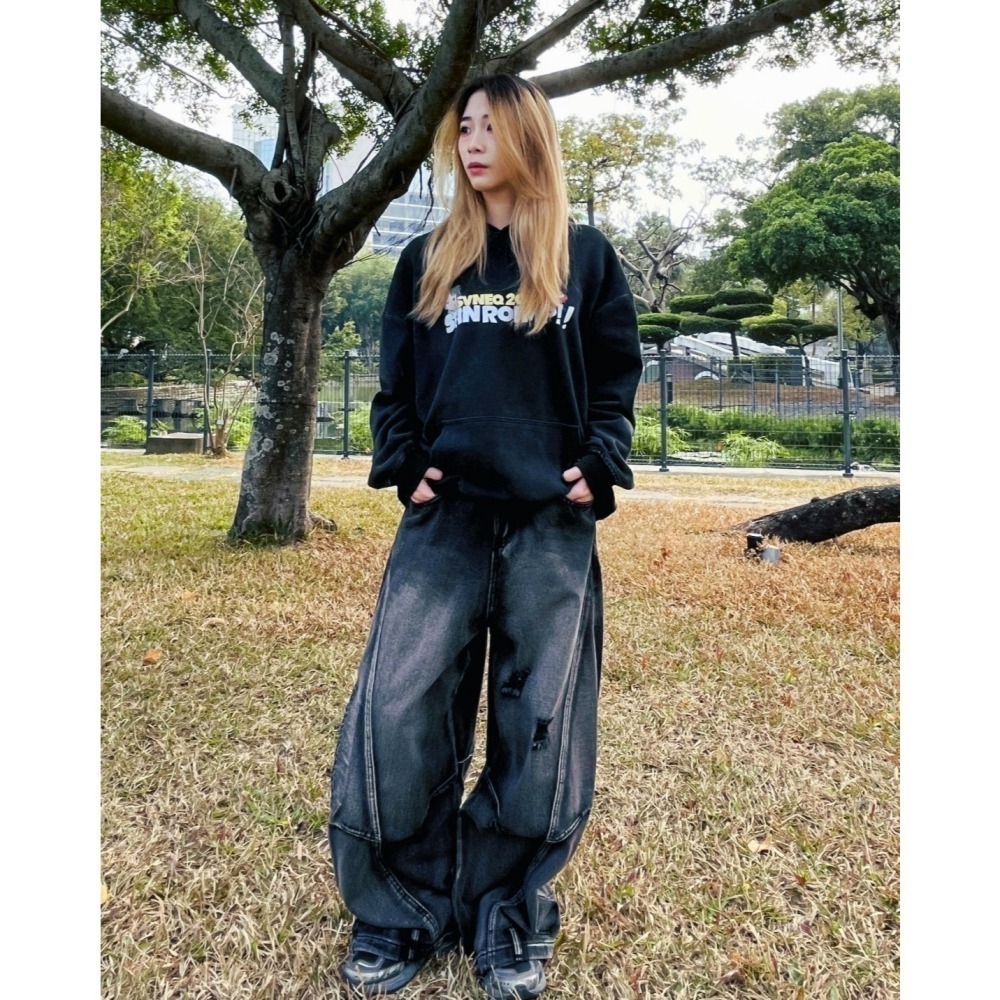 【CHAOZONE】破壞彎刀褲 丹寧直筒褲 寬版牛仔褲 牛仔長褲 牛仔寬褲 直筒褲 寬版長褲 闊腿寬褲-細節圖2