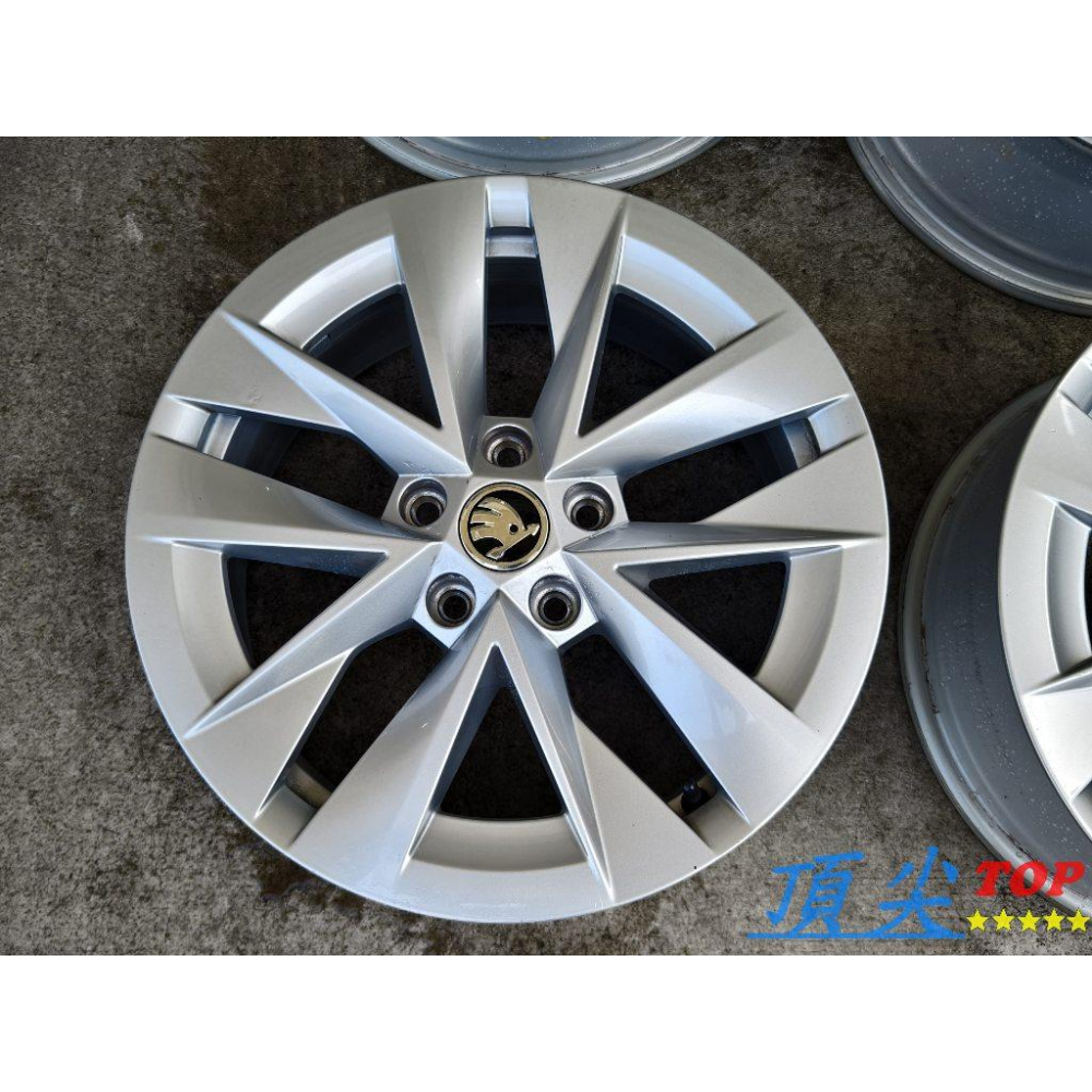 【頂尖】優質中古鋁圈 SKODA原廠鋁圈 17吋 7J ET46 5X112 一顆正面有傷 無變形 一套6000-細節圖2