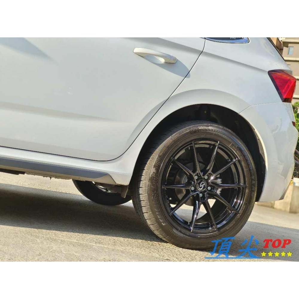 【頂尖】全新SI鋁圈 RFF03 17吋 5X100 8J ET35 亮黑鋁圈/SKODA KAMIQ鋁圈 原廠胎直上-細節圖2