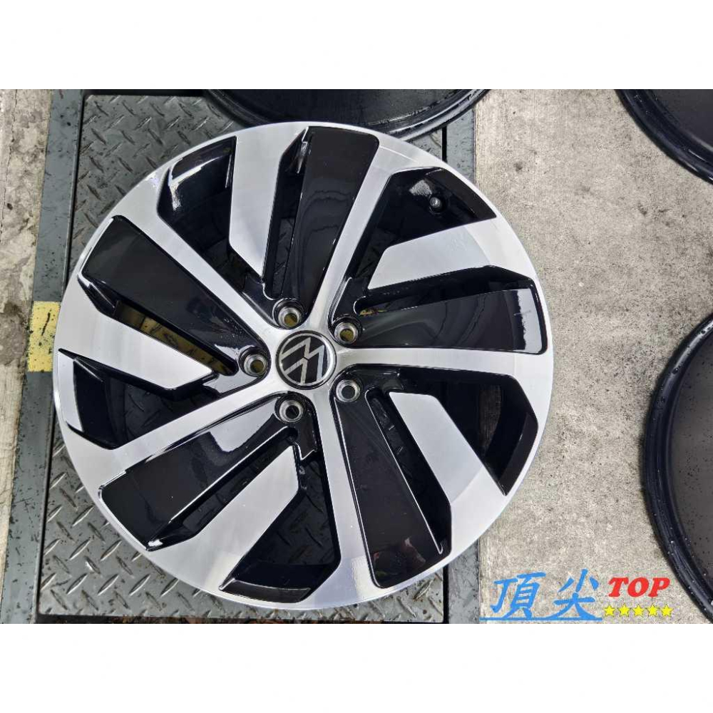 【頂尖】中古鋁圈Arteo19吋鋁圈 福斯19吋鋁圈 5X112 8J ET40 正面有一條傷痕 一套16000-細節圖3