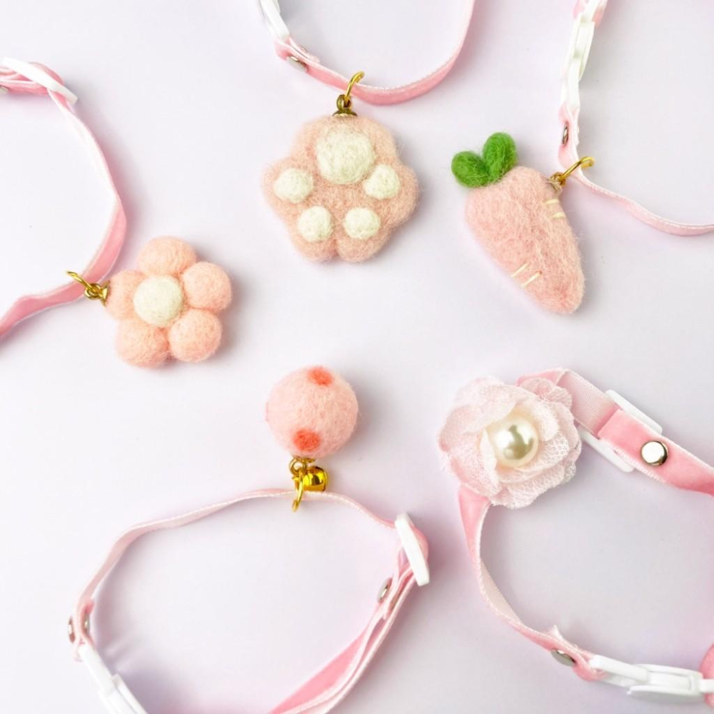 台灣現貨✅貓狗好時光 絲絨毛氈 碎花 INS風簡約 山茶花 牛仔吊墜 絲絨燙金星星 貓咪項圈-細節圖3