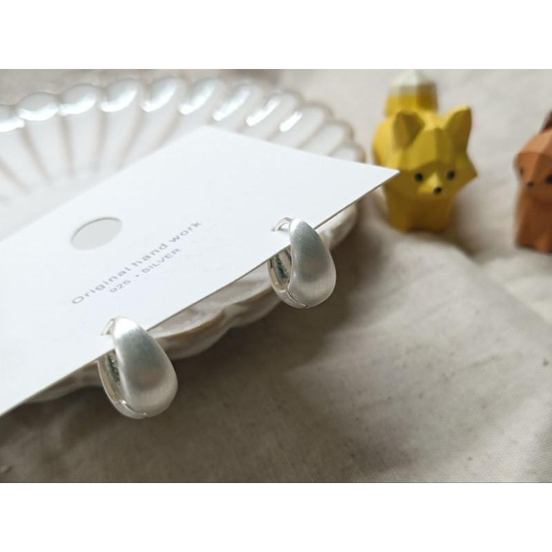 貓町選品🐯耳環 台灣現貨 髮絲磨沙質感 幾何耳環 小眾時尚 氣質輕奢高級感百搭耳飾-細節圖2