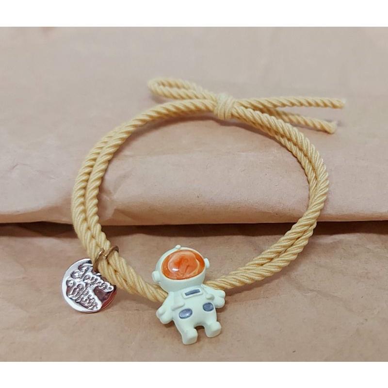 貓町選品🐯台灣現貨 韓版 情侶 小皮套 綁髮 手鍊兩用 太空人髮繩-細節圖5