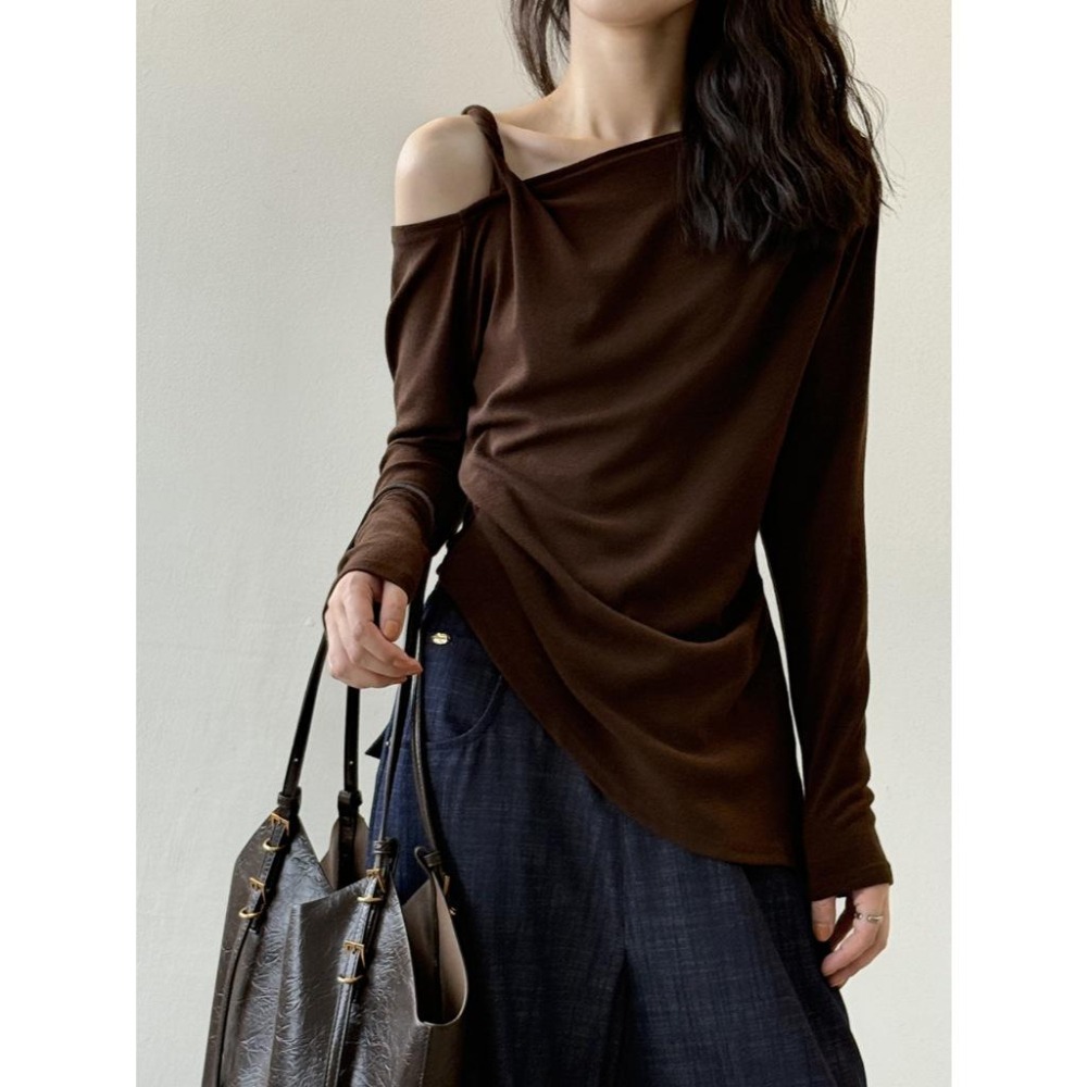 貓町選品🐯Y82572【設計感】秋季 不對稱領口長袖上衣 女 修身顯瘦 韓系百搭 條紋/白/咖/黑-細節圖4