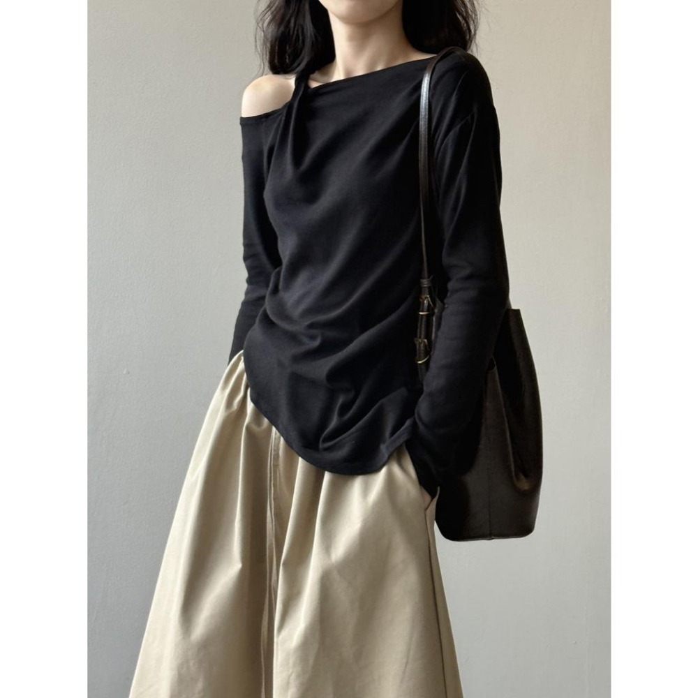 貓町選品🐯Y82572【設計感】秋季 不對稱領口長袖上衣 女 修身顯瘦 韓系百搭 條紋/白/咖/黑-細節圖5