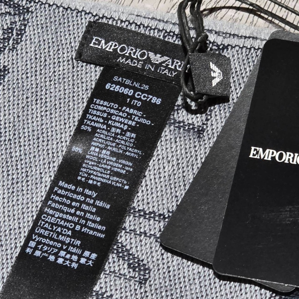 【輕鬆購精品百貨】EMPORIO ARMANI 雙面滿版藏藍色流蘇圍巾-細節圖4