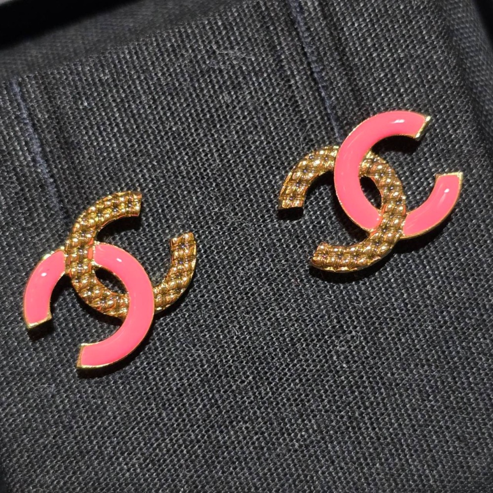【輕鬆購精品百貨】✨️免運✨️CHANEL 香奈兒 粉拼金雙C耳針 耳環-細節圖2
