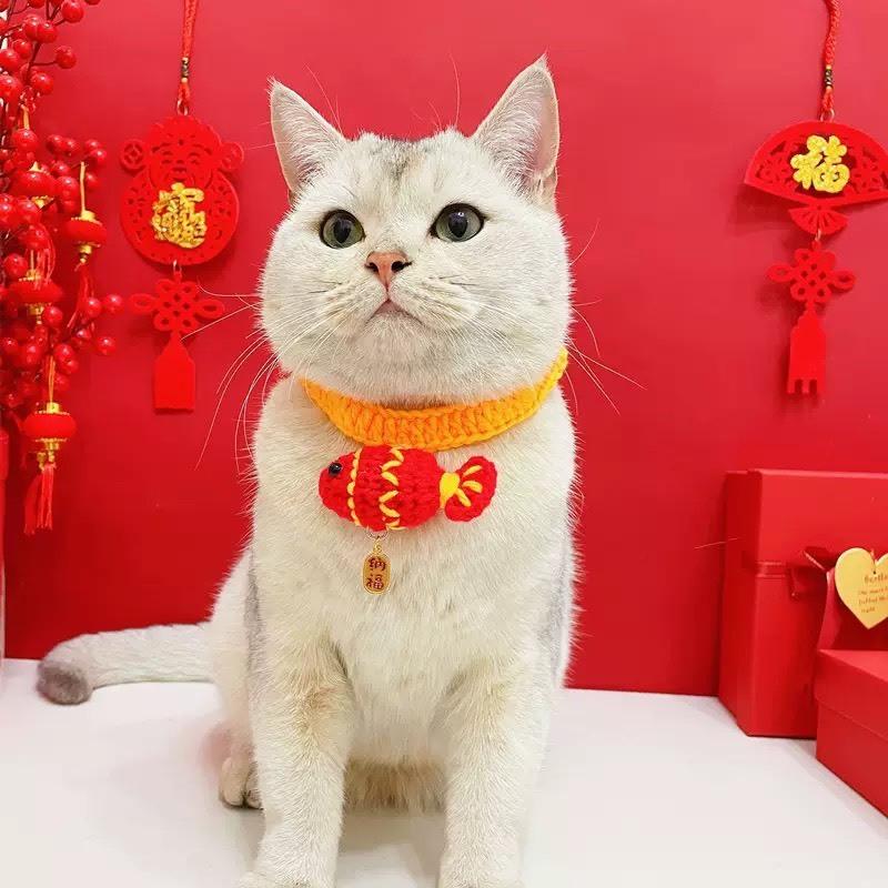 現貨 狗狗猫咪頸部裝飾可愛錦鯉年年有魚小猫小狗針織領結招財納福立體小魚造型小鈴噹不壓脖子親膚材質-細節圖2