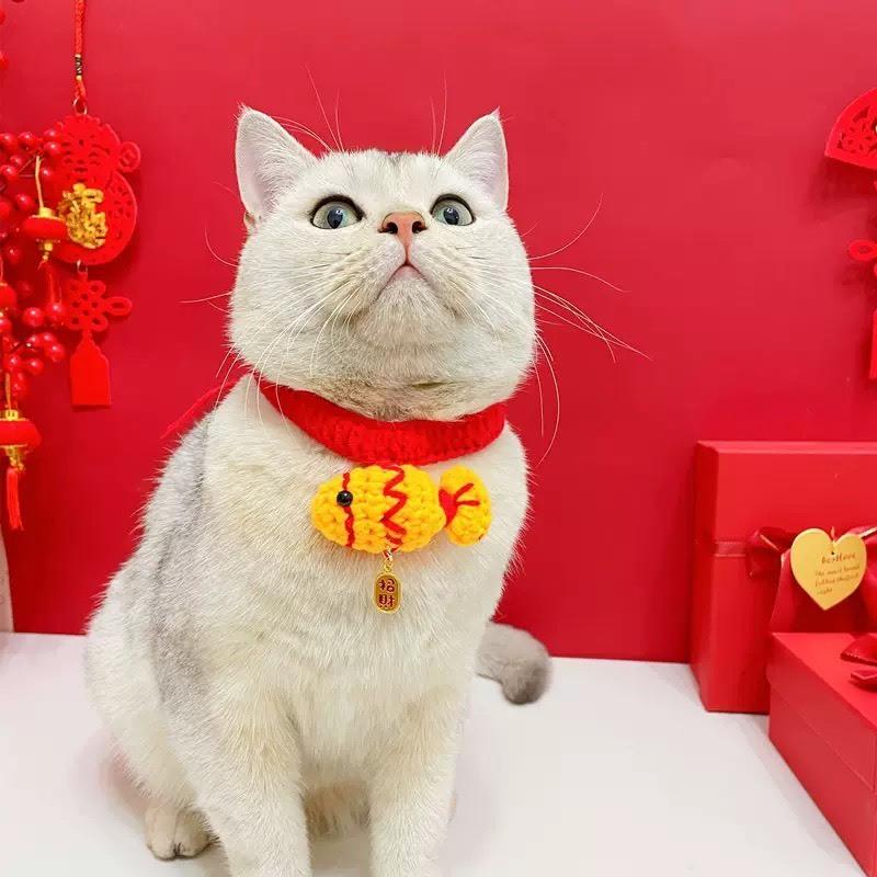 現貨 狗狗猫咪頸部裝飾可愛錦鯉年年有魚小猫小狗針織領結招財納福立體小魚造型小鈴噹不壓脖子親膚材質-細節圖3