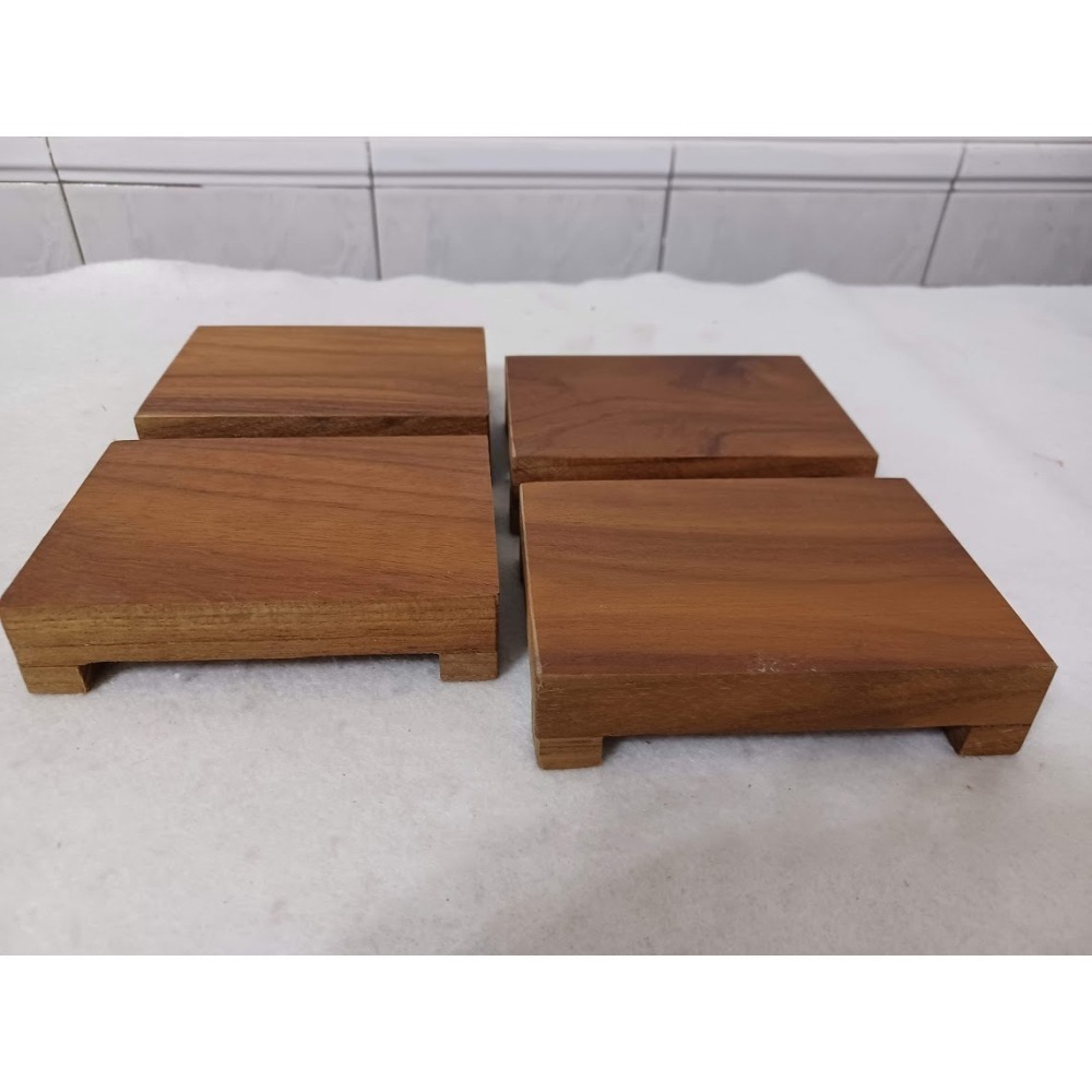 (枂木坊)柚.030-緬甸柚木底座.單件計價.   約長11.5cm寬8cm板厚1.8cm總高3cm-細節圖2