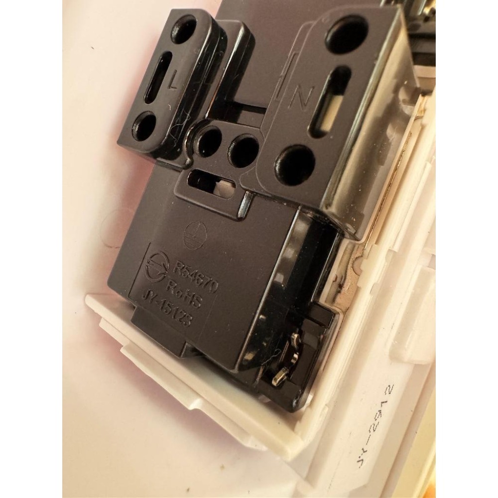 三晰電工 中一 防雨插座附接地雙插座 防雨插座 防水插座 JY-2912 (含發票)-細節圖5