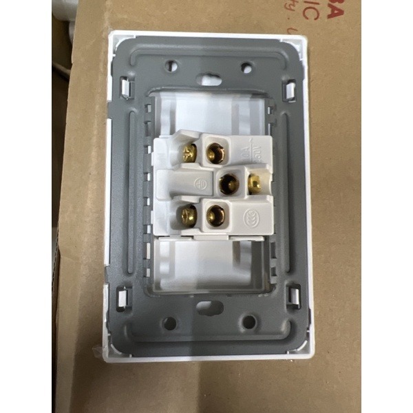 Taishiba 台芝 萬用單插座 埋入式 萬國插頭 相容各國插頭 全電壓 TGC141 TGC142 (含發票)-細節圖3