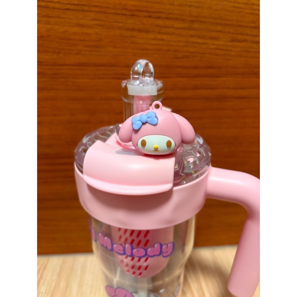 正版三麗鷗850ml兒童吸管水杯 美樂蒂 酷洛米 大耳狗 帕恰狗 可拆茶隔 雙飲口設計 塑膠水杯-細節圖6