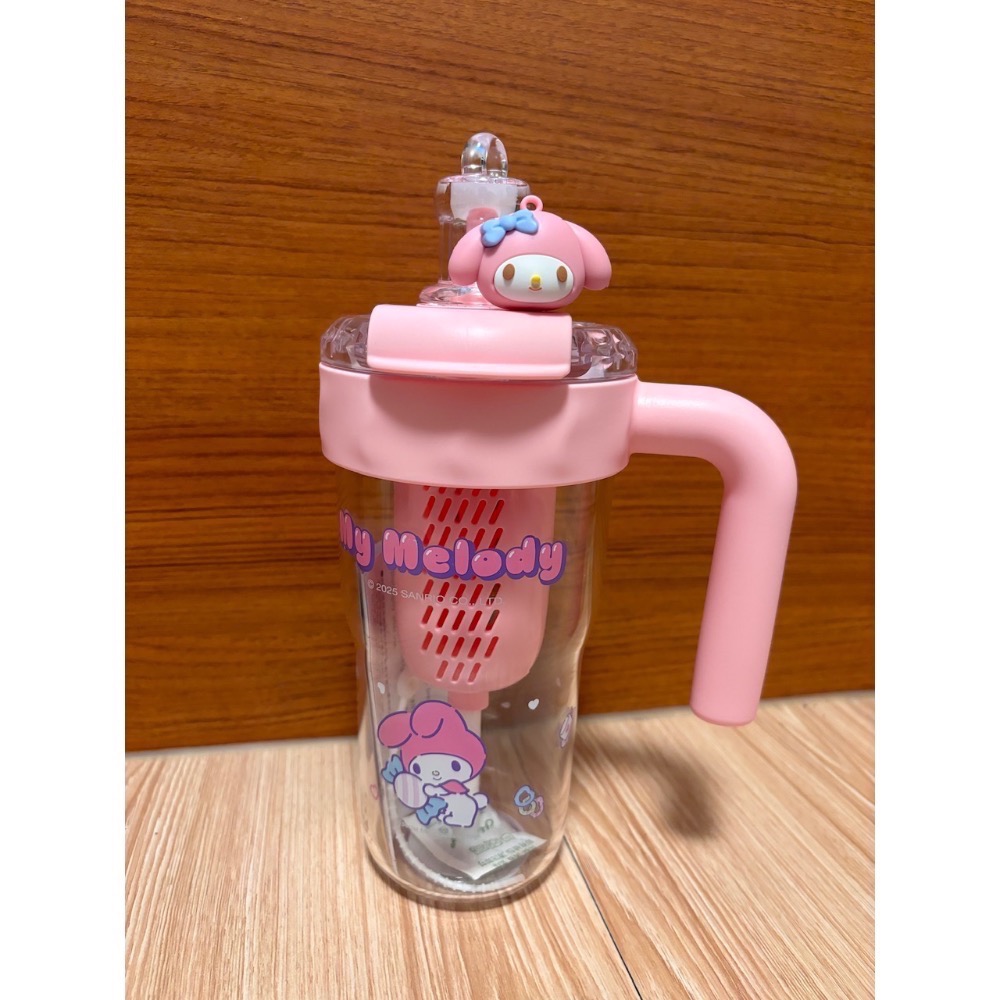 正版三麗鷗850ml兒童吸管水杯 美樂蒂 酷洛米 大耳狗 帕恰狗 可拆茶隔 雙飲口設計 塑膠水杯-細節圖7