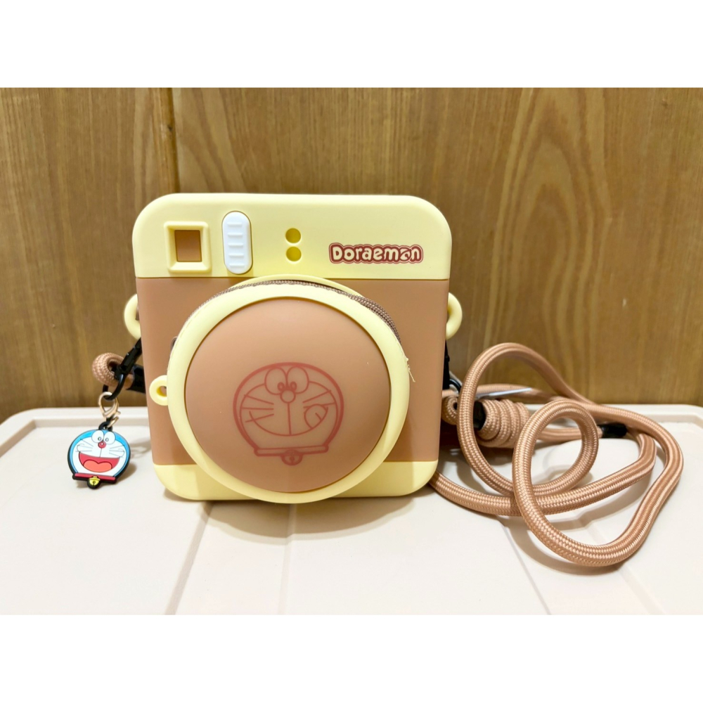 正版授權 多啦a夢銅鑼燒相機矽膠背包-細節圖2