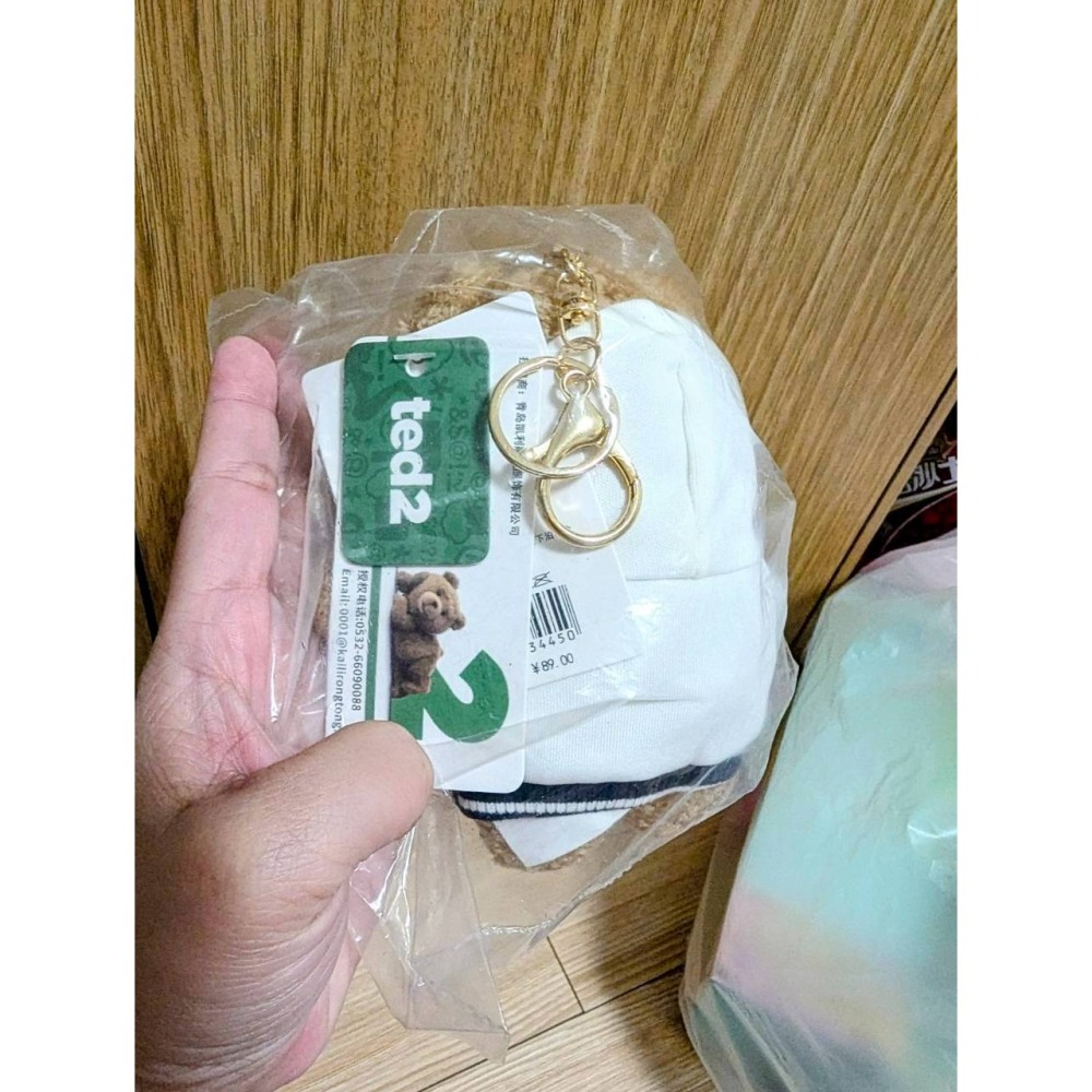 Ted2 泰迪熊 熊麻吉 正版娃娃吊飾鑰匙圈（白帽T/西裝/夏日襯衫）-細節圖4