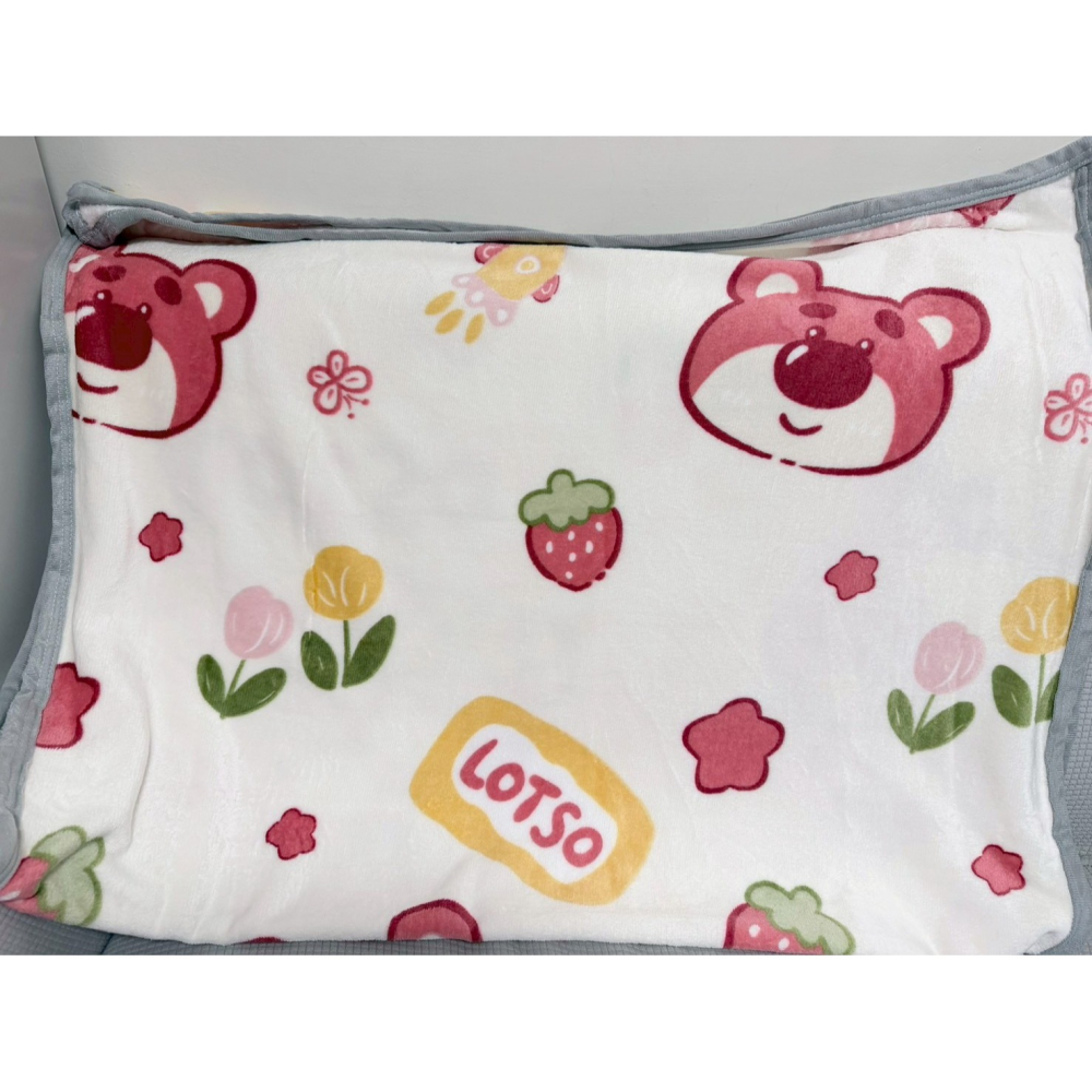 正版雷標 迪士尼 熊抱哥 草莓熊 牛奶絨毛毯-細節圖2