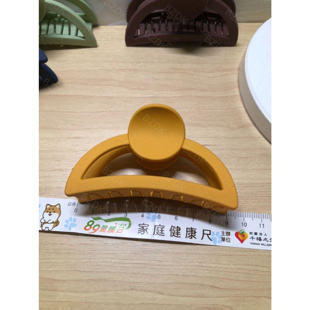 二手轉售 霧面抓夾 9cm莫蘭迪色系，實用又吸睛-細節圖2