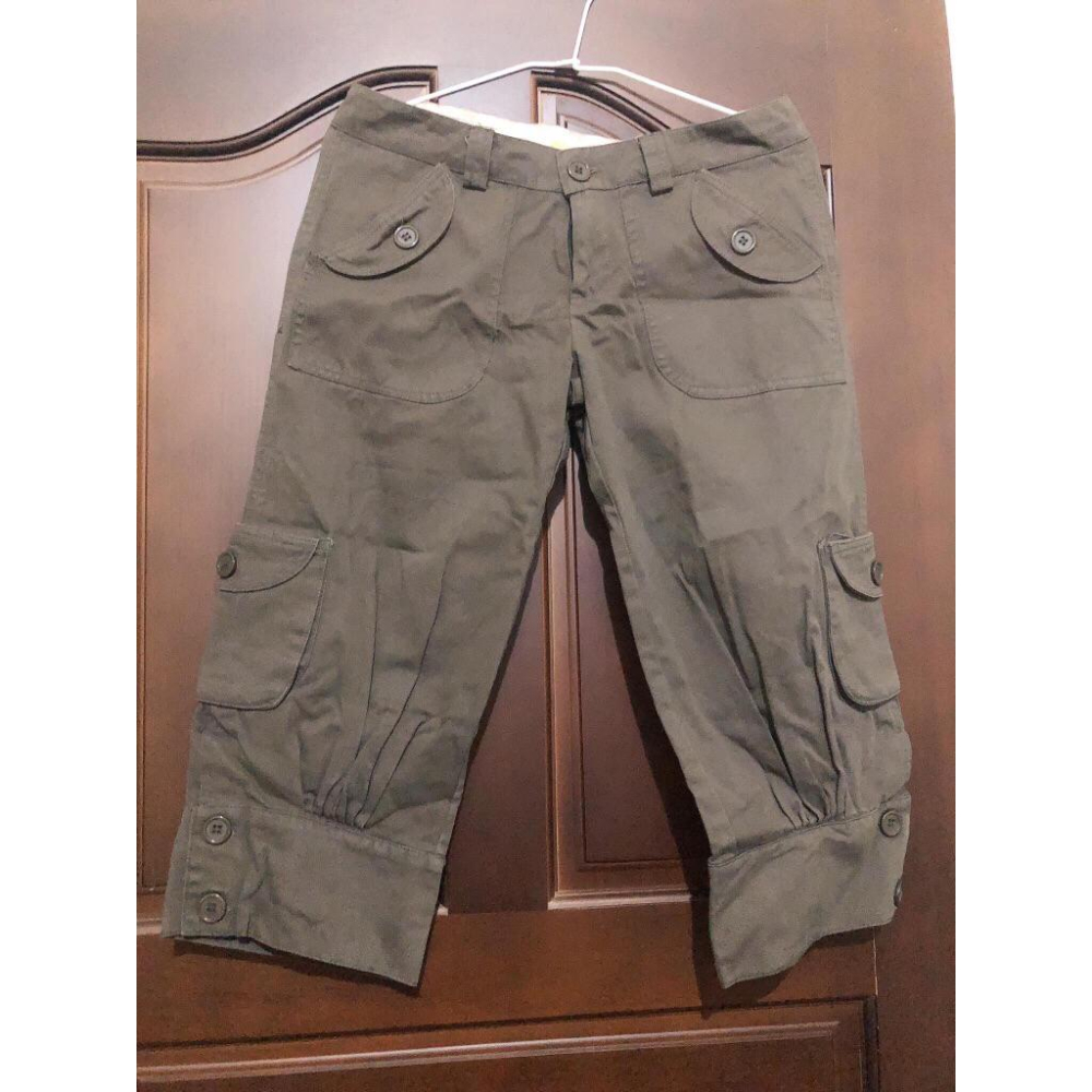 二手工裝風多口袋七分褲 ｜ 修身遮肉軍綠色-細節圖2