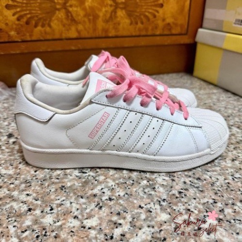 【二手出清】adidas Superstar 粉標粉帶 白粉配色經典貝殼頭休閒鞋-細節圖2