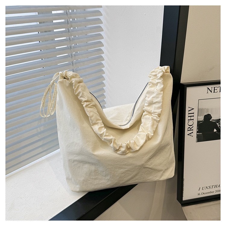 【預購】🌟『Yo省錢』尼龍抽繩超大肩背包 側背包 包包 (無隔層)-規格圖1