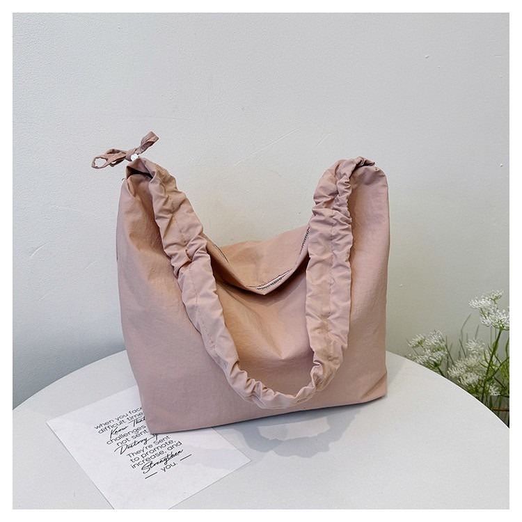 【預購】🌟『Yo省錢』尼龍抽繩超大肩背包 側背包 包包 (無隔層)-規格圖1