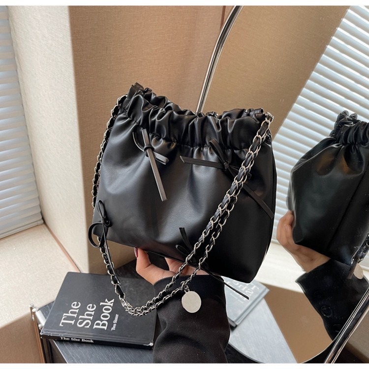 🌟🌟『Yo省錢』軟皮磁吸蝴蝶結水桶包(無隔層)-細節圖2