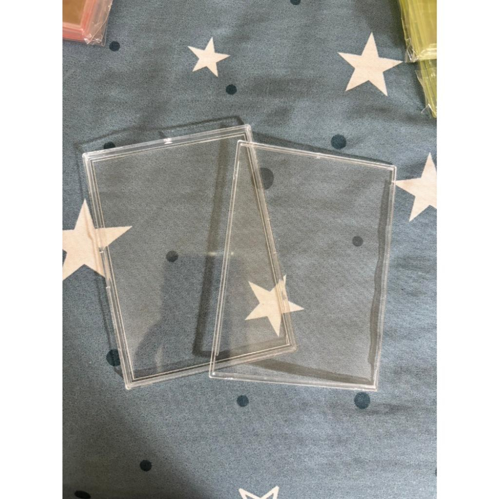 【現貨＋預購】卡式 壓克力卡套 透明彩色 貝殼卡磚 明星小卡 咕卡收納 保護套 卡扣式 硬塑膠卡套 卡磚-細節圖8