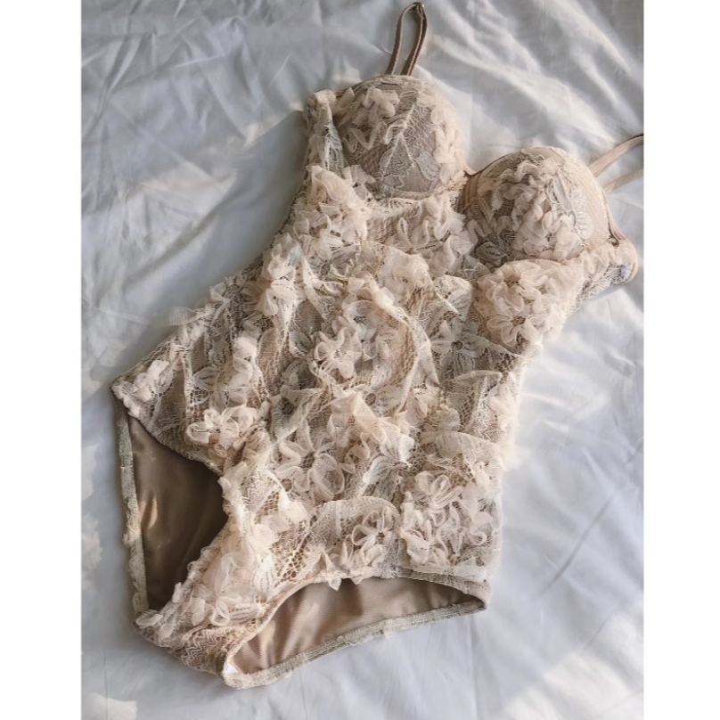 2025年新款連身長袖泳衣女蕾絲鋼托聚攏露背度假溫泉泳裝-細節圖6