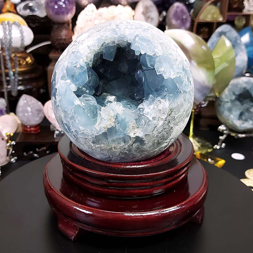 沁藍色 天青石球11.3公分 開口笑 有窩 有平台(附旋轉木座)*改善不良磁場 提升好心情 提升表達能力 送禮自用兩相宜-細節圖2