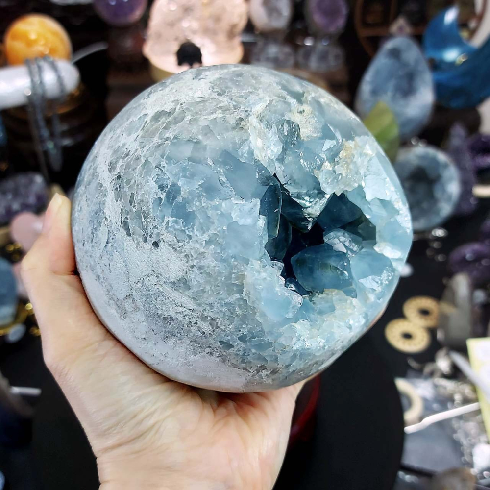 沁藍色 天青石球11.3公分 開口笑 有窩 有平台(附旋轉木座)*改善不良磁場 提升好心情 提升表達能力 送禮自用兩相宜-細節圖5