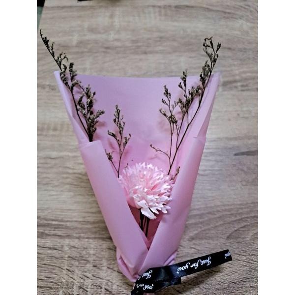 【呈之戀小鋪】手提袋花束 香皂花 康乃馨 玫瑰花 情人節 教師節 送禮 創意禮物 母親節 公司活動 假花 乾燥花-細節圖5