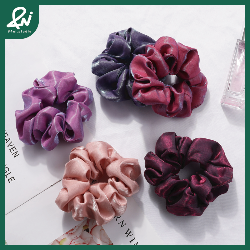 『台灣現貨』11cm 金光緞面高級感大腸髮圈｜簡約質感髮飾｜ins風馬尾頭繩｜髮圈｜髮飾｜髮繩【94ni.studio】-細節圖4