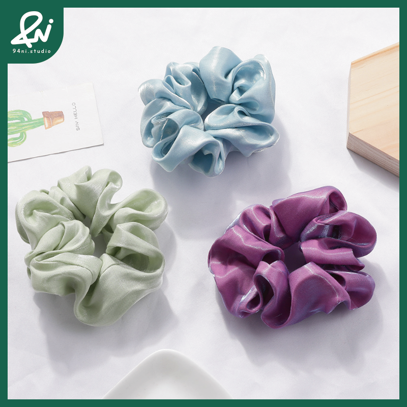 『台灣現貨』11cm 金光緞面高級感大腸髮圈｜簡約質感髮飾｜ins風馬尾頭繩｜髮圈｜髮飾｜髮繩【94ni.studio】-細節圖5